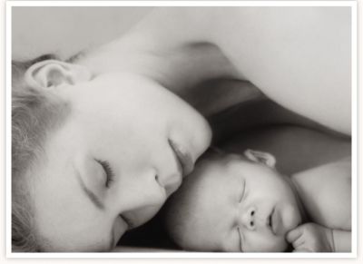 Перші тижні після народження дитини завжди зігріті якимось особливим теплом, ніжністю до крихітному суті, лежить у вас на руках