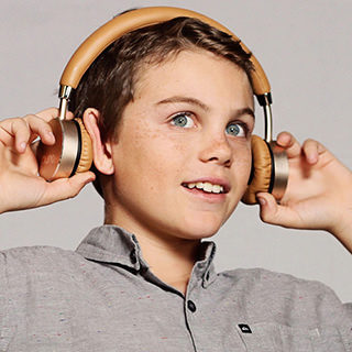 Сьогодні, коли навушники носять навіть трирічні, на святкових розпродажах пропонується безліч брендів, які стверджують, що їх девайси «безпечні для дитячих вух» або «на 100% безпечні для прослуховування»