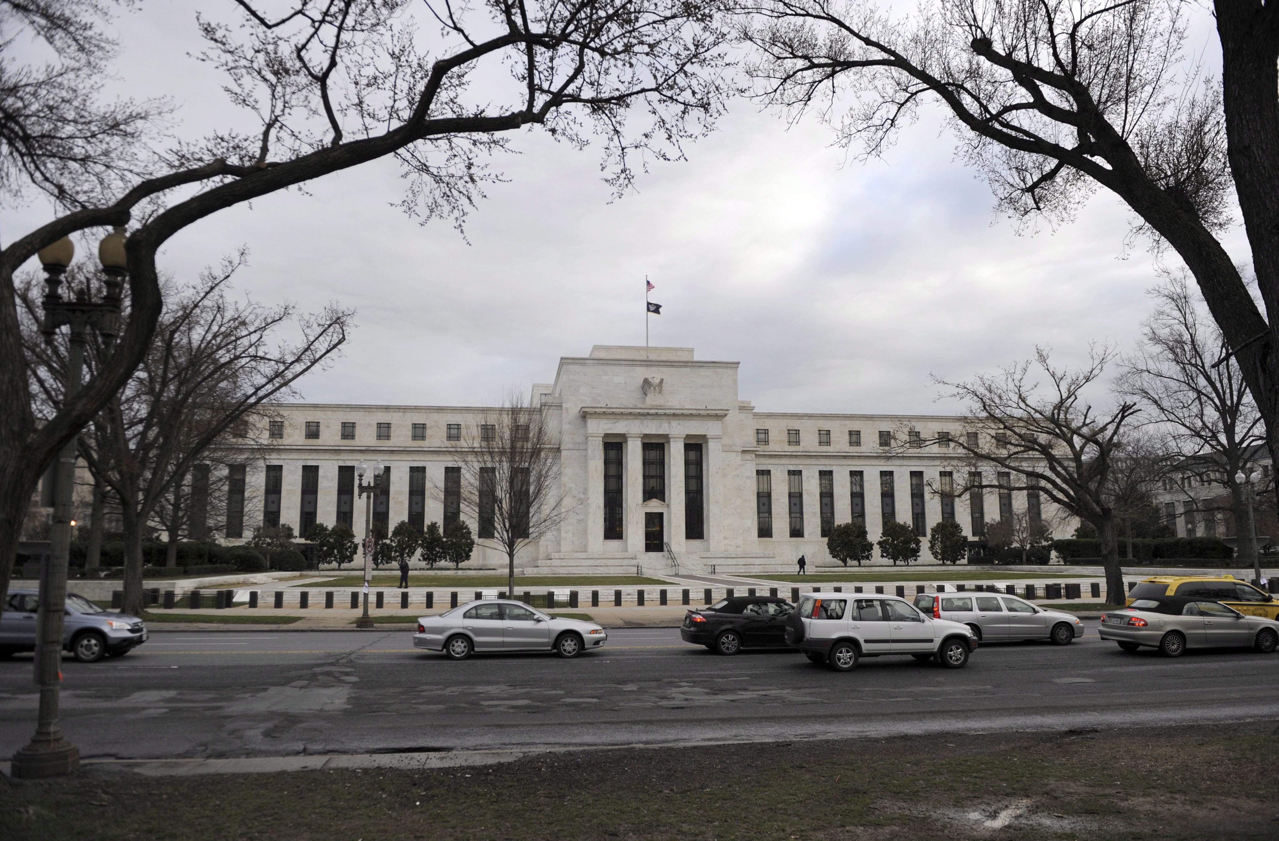 ФРС оперує як приватний банк