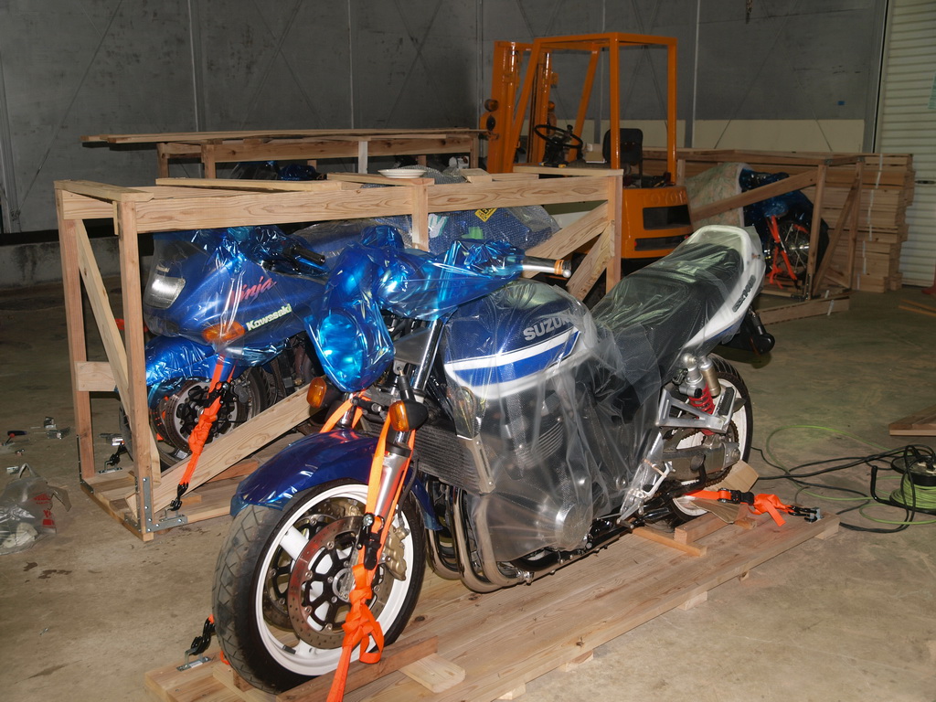 Упаковка і підготовка мотоцикла до відправки
