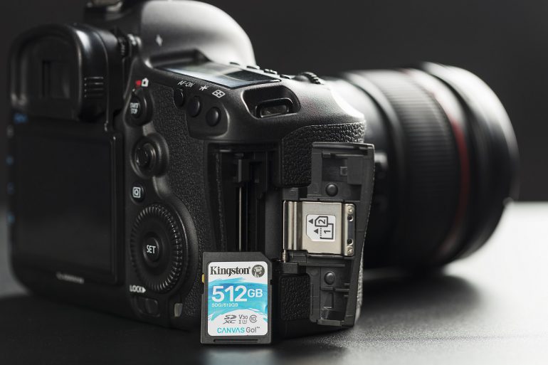 SD-карти доступні з об'ємом пам'яті до 128 ГБ, а microSD - до 256 ГБ