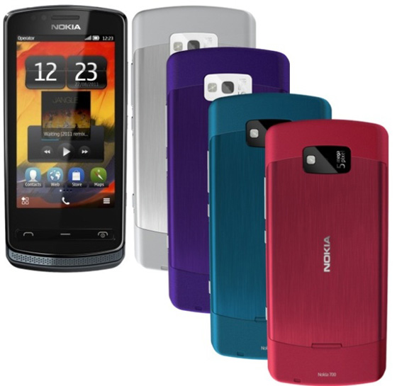 Телефон доступний в декількох колірних рішеннях: чорна і біла передні панелі, червона, синя, бузкова - задні