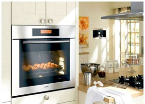 Духова шафа з мікрохвильовкою Bosch навіть зможе для вас посмажити яєчню на сковороді як і   електрична духова шафа