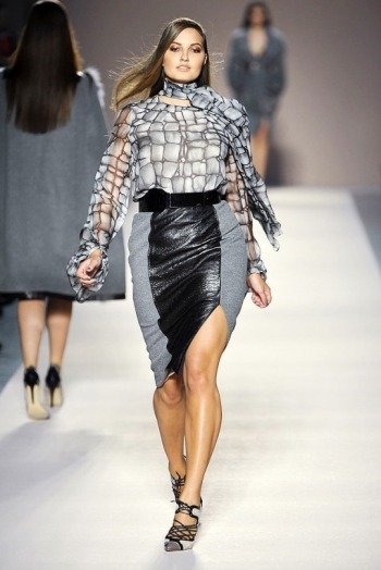 спідниці   і сукні повинні мати довжину приблизно до коліна - це найголовніша зміна в моді в 2012 році