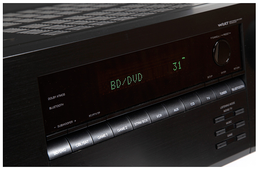 Основу комплекту складає AV-ресивер Onkyo HT-R494, що підтримує декодування формату Dolby Atmos і має на борту сім каналів посилення