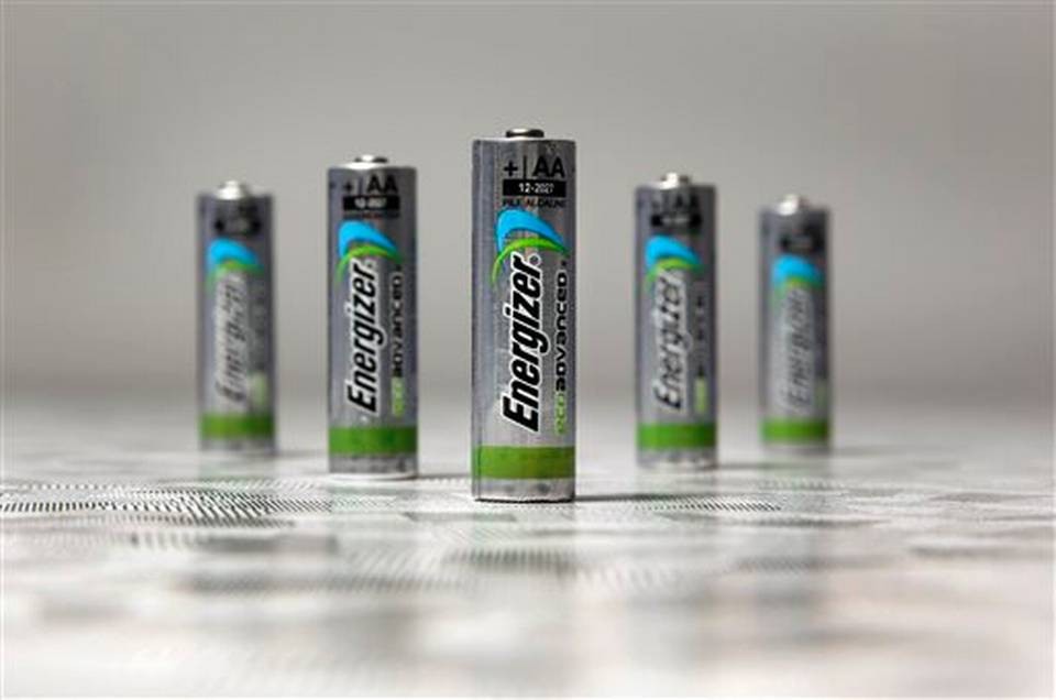 Energizer отримує перероблений матеріал від компаній-партнерів в Європі і Північній Америці, таких як Redux Recycling і Retriev Technologies