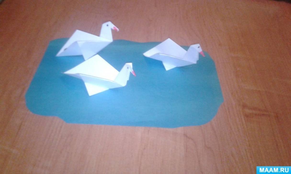 Майстер-клас з виготовлення іграшки з паперу, способом оригамі «Лебідь»   Матеріал для роботи: квадрат з білого паперу 10 * 10 см